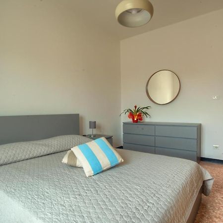 Appartamento Di Fronte Alla Pista Ciclabile Con 2 Camere Da Letto E Wifi อิมเปรีอา ภายนอก รูปภาพ